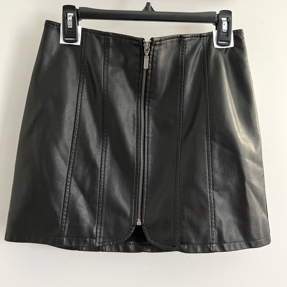 🌻🆕FREE PEOPLE Layla Vegan Mini Skirt-Sizes 2 & 10 - Picture 14 of 16